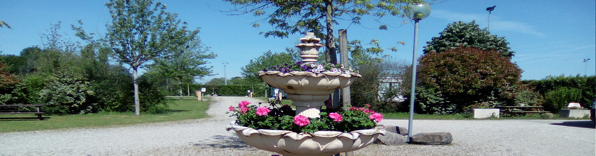 location d'emplacement, de mobil-home pour séjour en tente, caravane, camping-car sur le passage de la viarhôna hieres sur amby